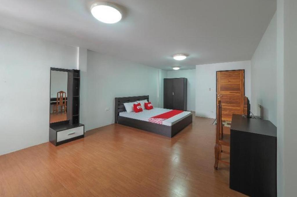 โอโย 935 เดอะ ปาล์ม อพาร์ตเมนต์ Hotel กรุงเทพมหานคร ภายนอก รูปภาพ