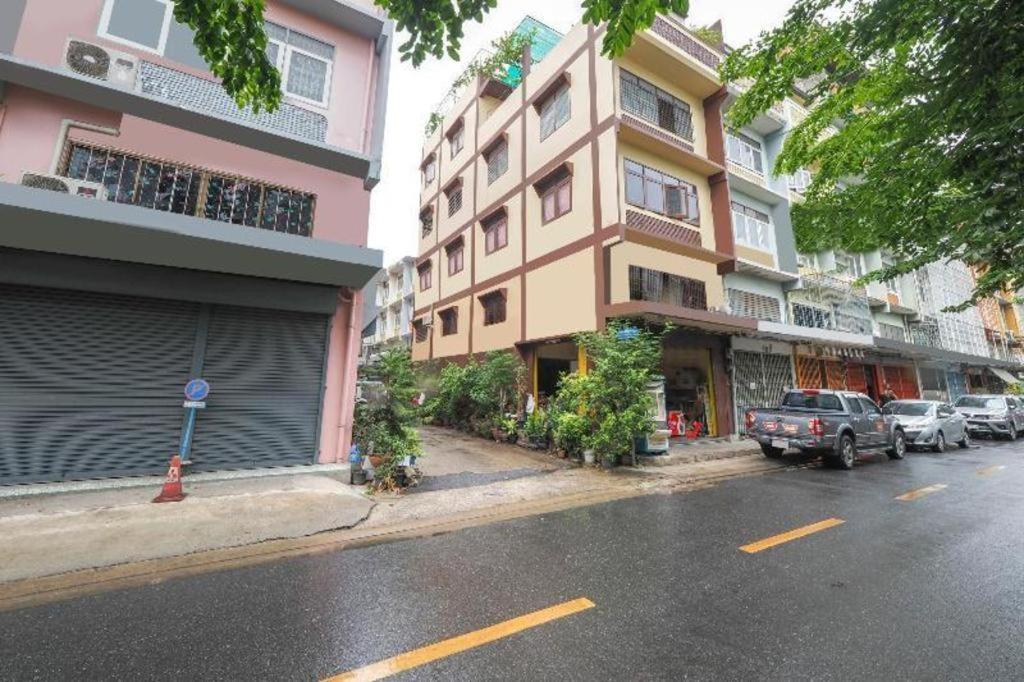 โอโย 935 เดอะ ปาล์ม อพาร์ตเมนต์ Hotel กรุงเทพมหานคร ภายนอก รูปภาพ